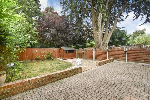 4 bedroom garage for sale, Chanterlands Avenue, Hull