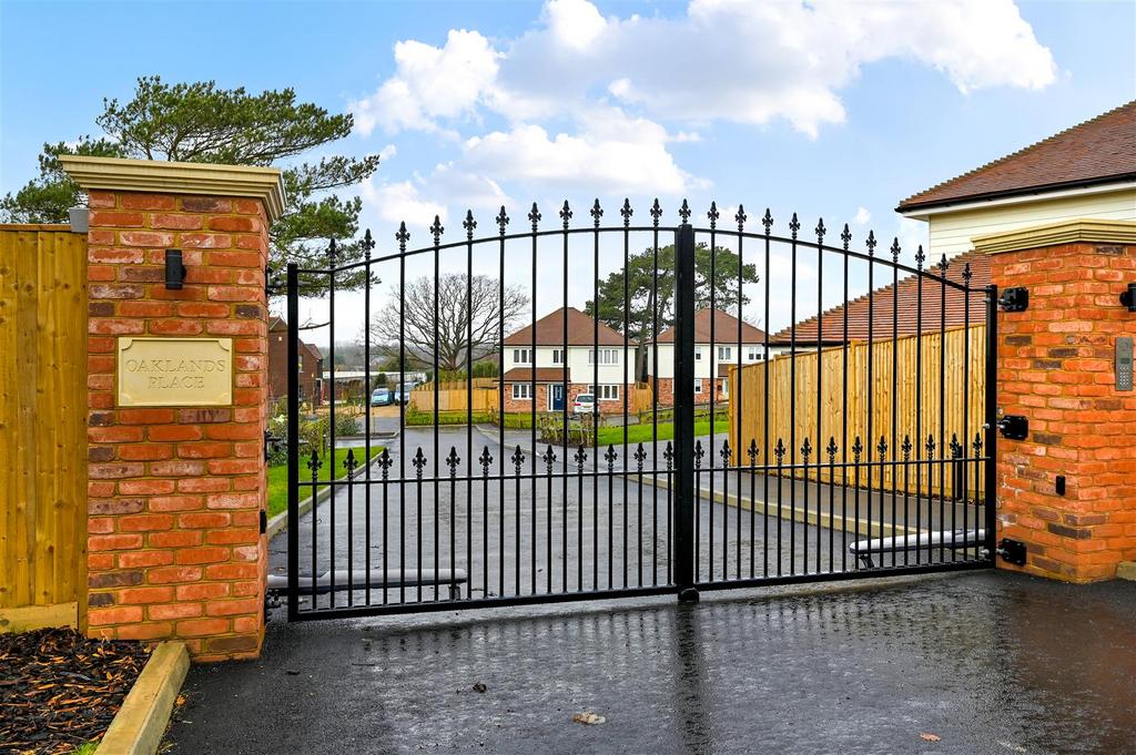 OAKLANDS PLACE - HOLLINGTON PARK ROAD - HOUSES 5 &amp;