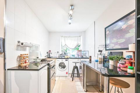 2 bedroom flat for sale, Imperial Court, North Finchley, London, N20