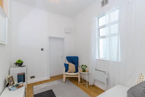 1 bedroom flat to rent, Station Road, Hendon, London, NW4