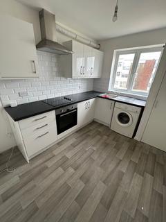 2 bedroom flat to rent, Grenville Road, Pevensey BN24