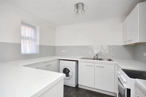 1 bedroom flat for sale, Snowdon Close, Eastbourne