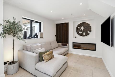 2 bedroom end of terrace house for sale, High Street, Claygate, Esher, Surrey, KT10