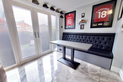 31 Amberwood, Chadderton, Oldham, OL9 9SG
