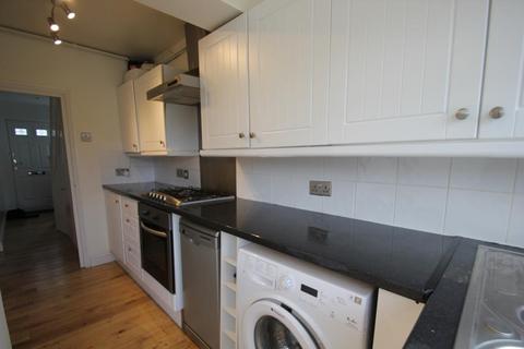 3 bedroom terraced house to rent, Fairfax Road, Woking GU22