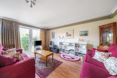 6 Oaklands, Haslemere, GU27 3RD