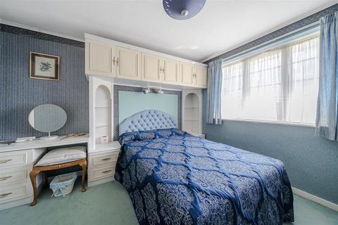 6 Oaklands, Haslemere, GU27 3RD