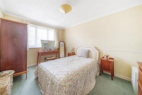 6 Oaklands, Haslemere, GU27 3RD