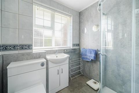 6 Oaklands, Haslemere, GU27 3RD