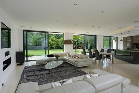 Cherry Court Ashley Road, Charlton Kings, Cheltenham, GL52 6PJ