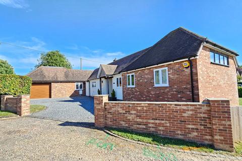 5 bedroom detached bungalow for sale, Greenacre, Newbury RG20