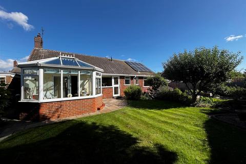 2 bedroom detached bungalow for sale, Hornbeam Drive, Cottingham