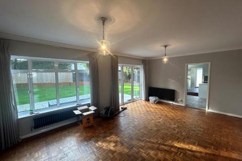 5 bedroom terraced house to rent, Holmwood Close, East Horsley KT24