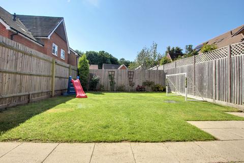 4 bedroom semi-detached house for sale, Renfields, Haywards Heath, RH16