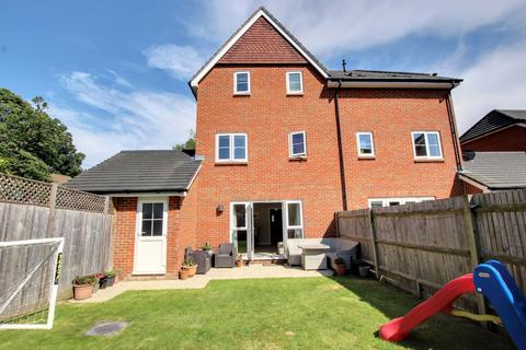 4 bedroom semi-detached house for sale, Renfields, Haywards Heath, RH16