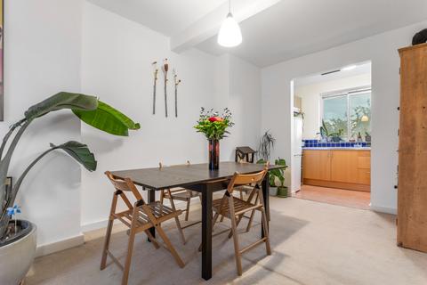 2 bedroom flat for sale, Albert Street, London NW1