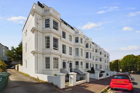 2 bedroom flat to rent, Silverdale Road, Lower Meads, Eastbourne, BN20