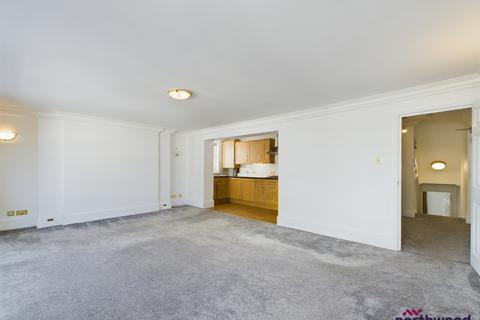 2 bedroom flat to rent, Silverdale Road, Lower Meads, Eastbourne, BN20