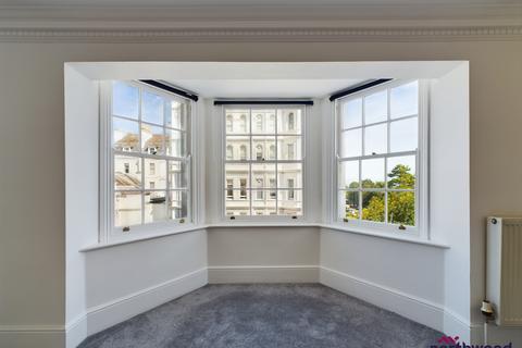 2 bedroom flat to rent, Silverdale Road, Lower Meads, Eastbourne, BN20