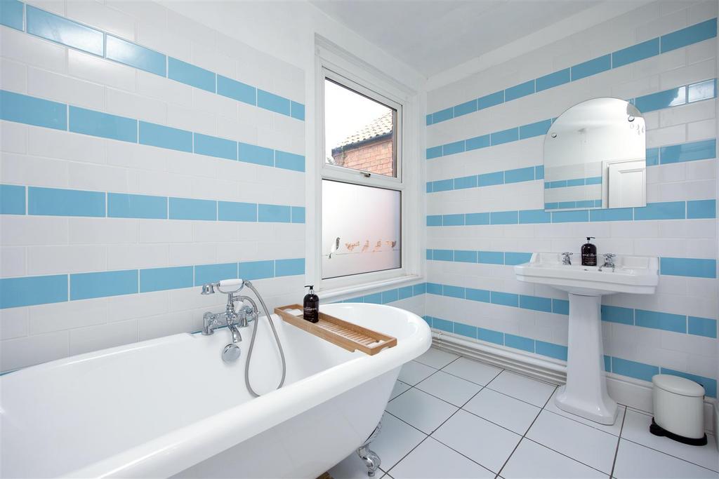 36 Drynham Road Trowbridge BA14 0 PE (16).jpg