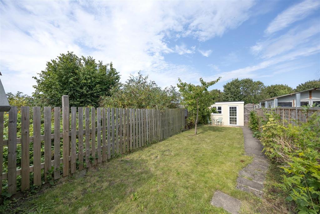 36 Drynham Road Trowbridge BA14 0 PE (24).jpg