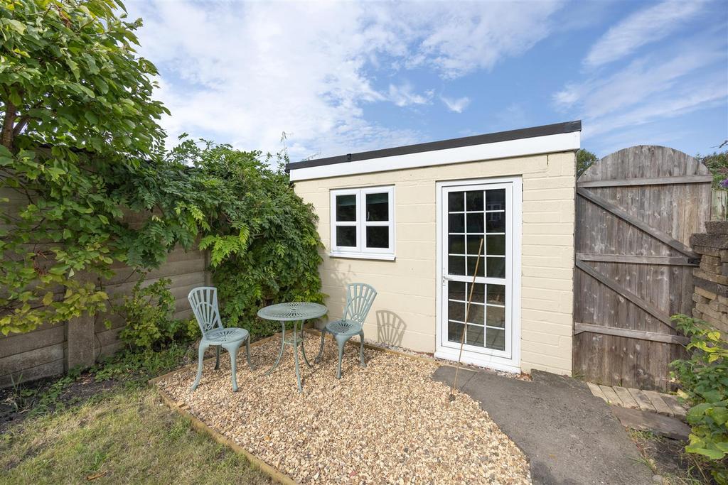 36 Drynham Road Trowbridge BA14 0 PE (25).jpg