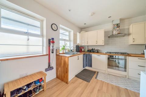 2 bedroom flat for sale, Surbiton,  Surrey,  KT6