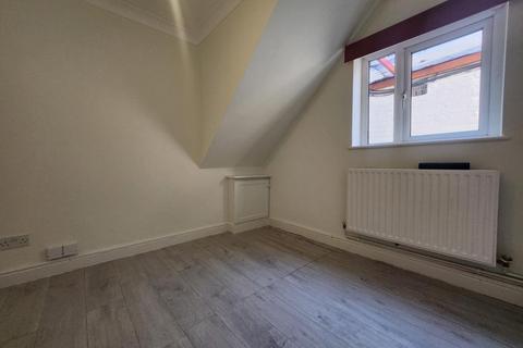 2 bedroom maisonette to rent, Sunbury-On-Thames,  Surrey,  TW16