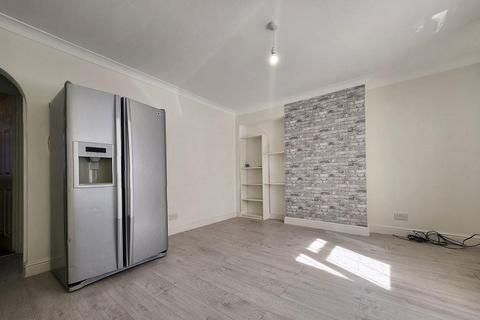 2 bedroom maisonette to rent, Sunbury-On-Thames,  Surrey,  TW16