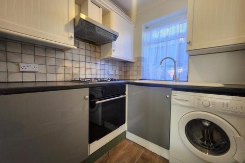 2 bedroom maisonette to rent, Sunbury-On-Thames,  Surrey,  TW16