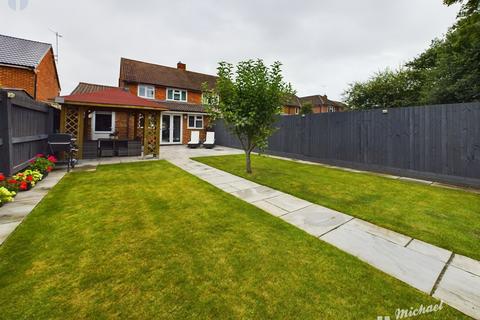 3 bedroom semi-detached house for sale, Meadowcroft, Aylesbury, Buckinghamshire