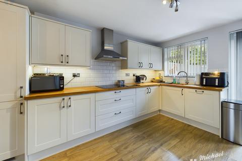 3 bedroom semi-detached house for sale, Meadowcroft, Aylesbury, Buckinghamshire