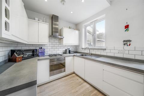 3 bedroom terraced house to rent, Silverleigh Road, Thornton Heath CR7