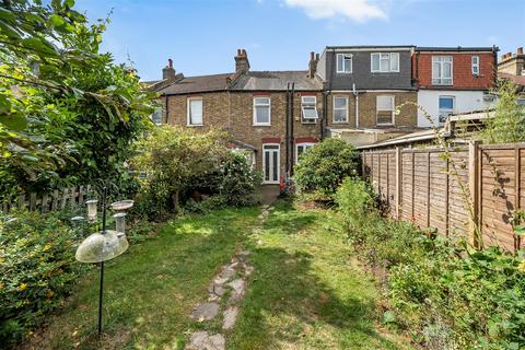 3 bedroom terraced house to rent, Silverleigh Road, Thornton Heath CR7