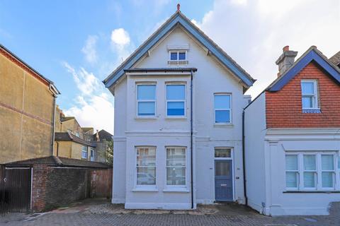 2 bedroom apartment to rent, Thorn Road, Worthing