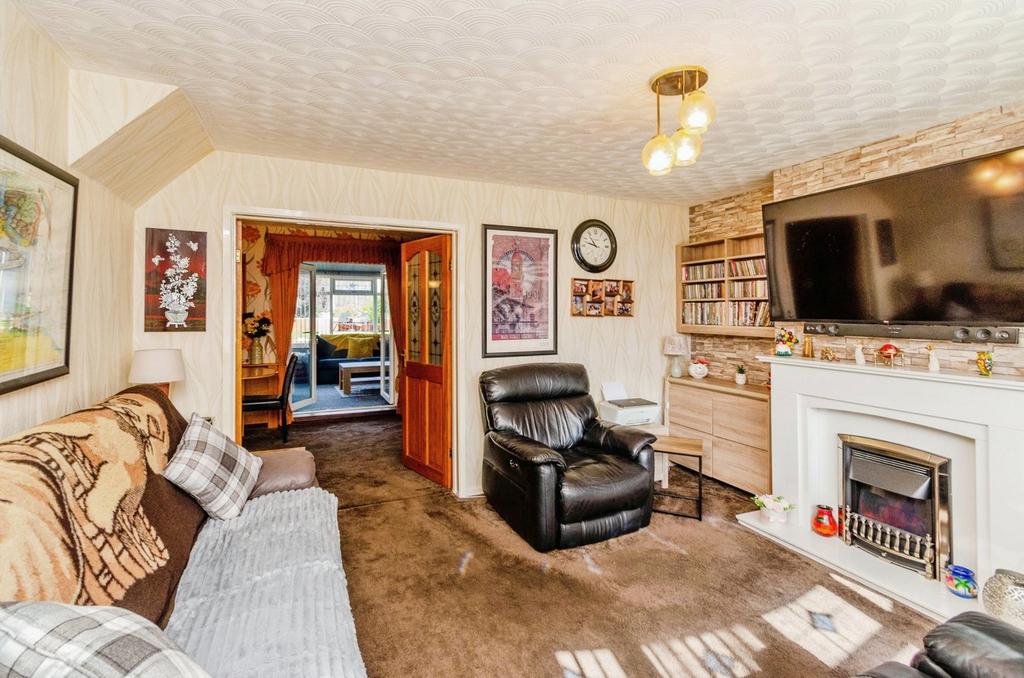 Essex Drive, Cannock WS12 2 bed semidetached house for sale £219,000