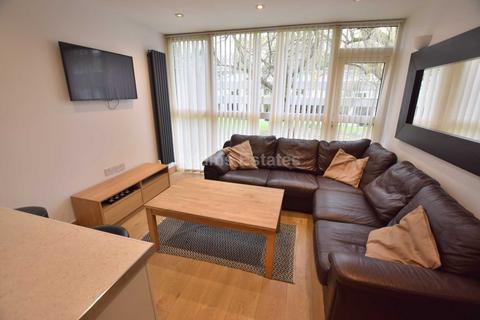 1 bedroom in a house share to rent, Mill Close, Wokingham