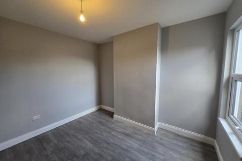 2 bedroom detached house to rent, Hertford Road, Enfield, EN3