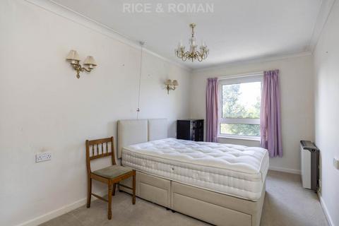 1 bedroom retirement property for sale, Queen Elizabeth Road, Kingston Upon Thames KT2