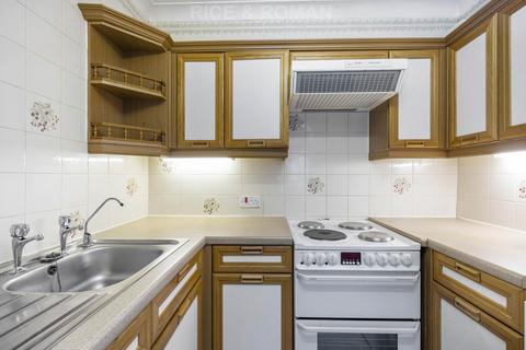 1 bedroom retirement property for sale, Queen Elizabeth Road, Kingston Upon Thames KT2