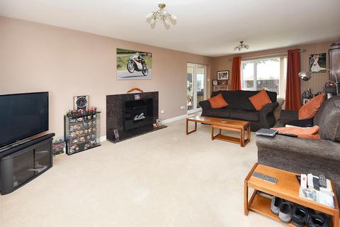 4 bedroom chalet for sale, Wavering Lane West, Gillingham