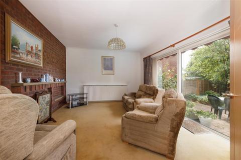 1 Beech Cliffe, Warwick, CV34 5HY