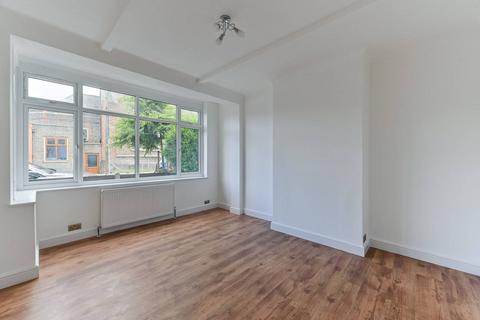 3 bedroom terraced house to rent, Hatch Road, Norbury, London, SW16