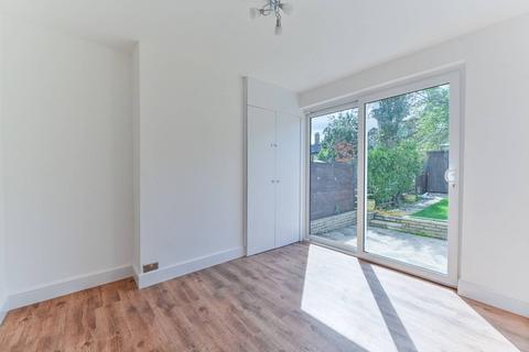 3 bedroom terraced house to rent, Hatch Road, Norbury, London, SW16