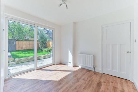 3 bedroom terraced house to rent, Hatch Road, Norbury, London, SW16