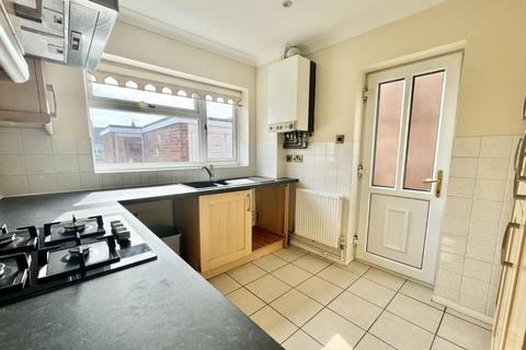 3 bedroom semi-detached house to rent, Woodridge Road, Halesowen