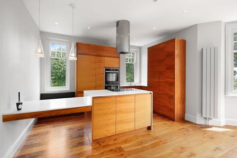 Flat 3, 10 Oak Park, Sheffield, S10 5DE