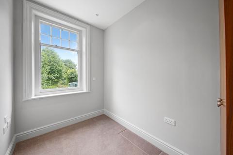 Flat 3, 10 Oak Park, Sheffield, S10 5DE