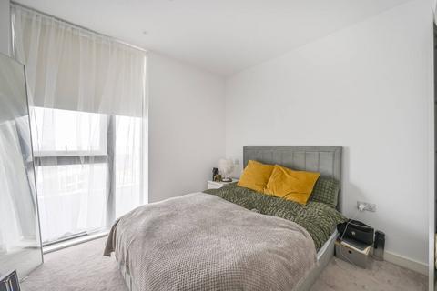 3 bedroom flat for sale, Pinnacle House, Royal Wharf, Silvertown, LONDON, E16