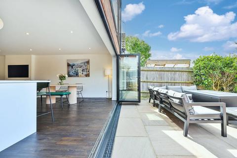 2 Wallace Close, Fairlands, Guildford, GU3 3NP
